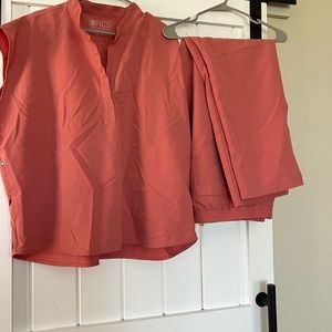 Figs scrub set coral. Oversized top xxl. Pants xxl